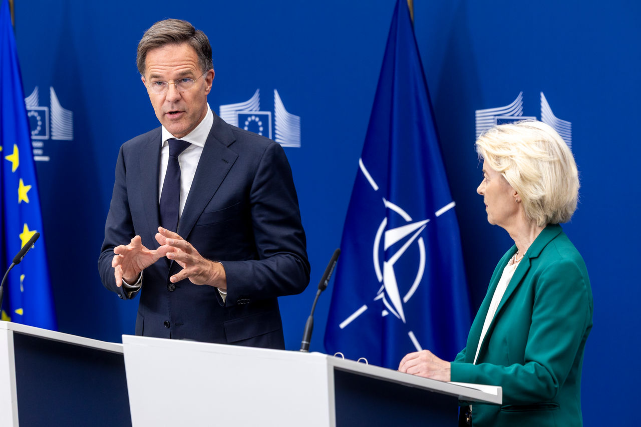 NATO Secretary General meets the President of the European Commission