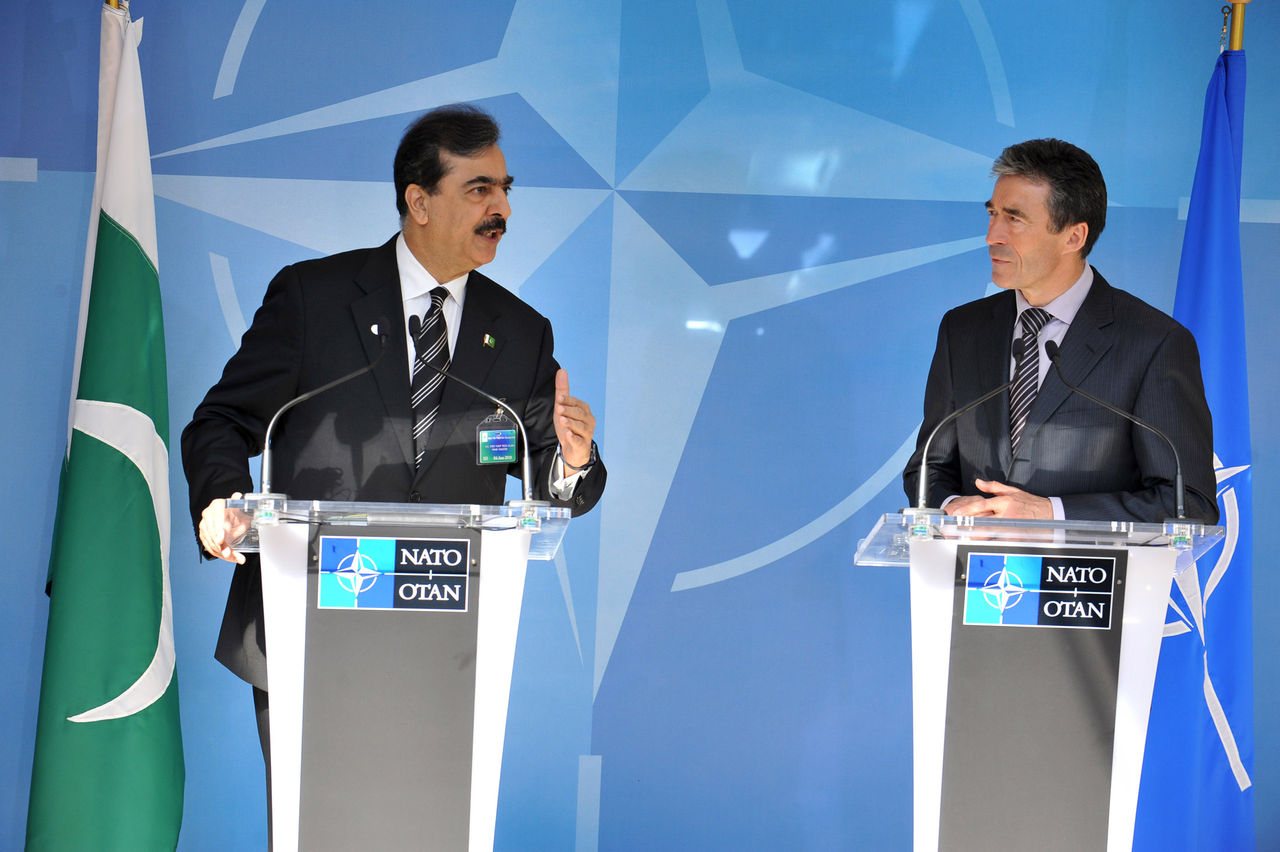 Joint Press Conference
Left to right: Yousuf Raza Gilani (Prime Minister of Pakistan) and NATO Secretary General, Anders Fogh Rasmussen