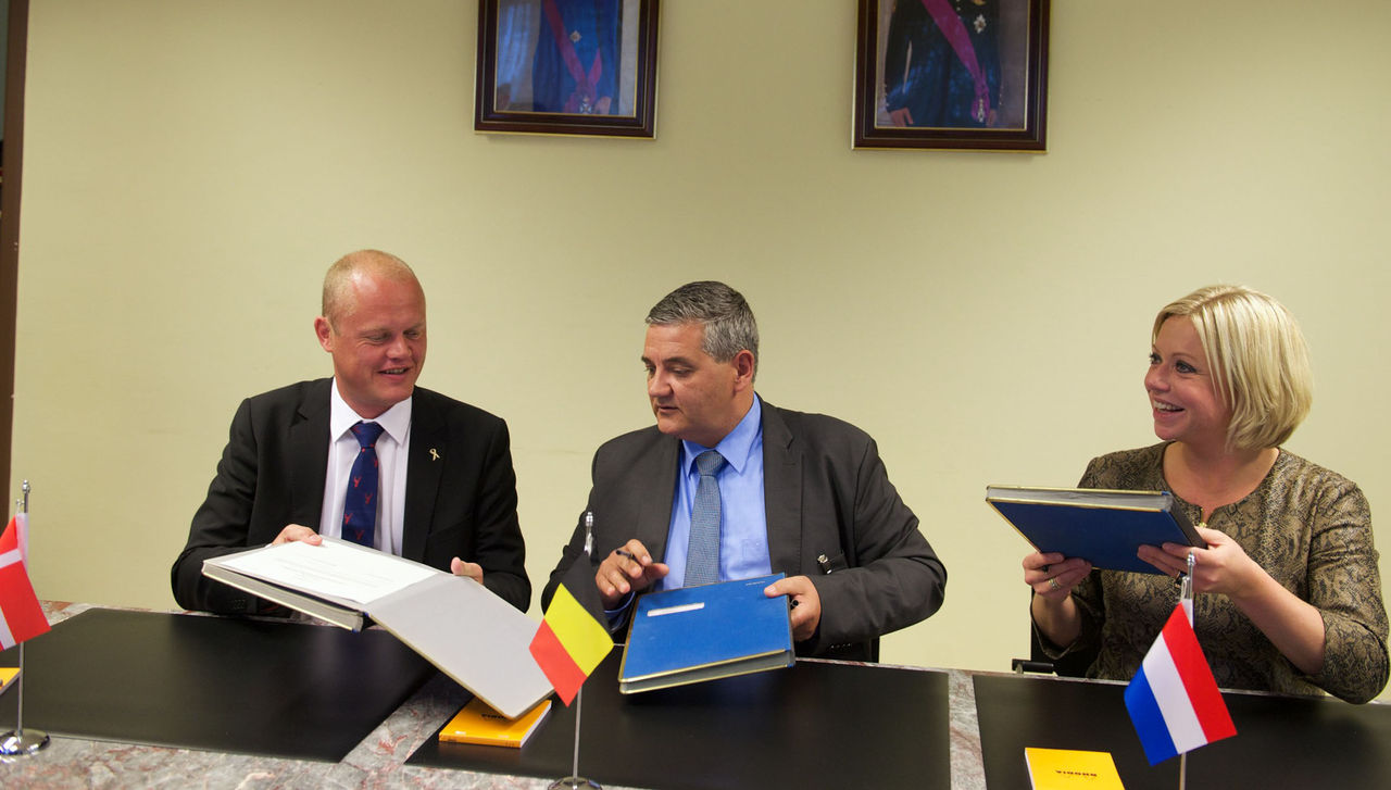 Signing of a Letter of Intent for a Smart Defence effort on the multinational provision of air-to-ground precision-guided munitions. Left to right: Peter Christensen (Minister of Defence, Denmark), Steven Vandeput (Minister of Defence, Belgium) and Jeanine Hennis-Plasschaert (Minister of Defence, the Netherlands)