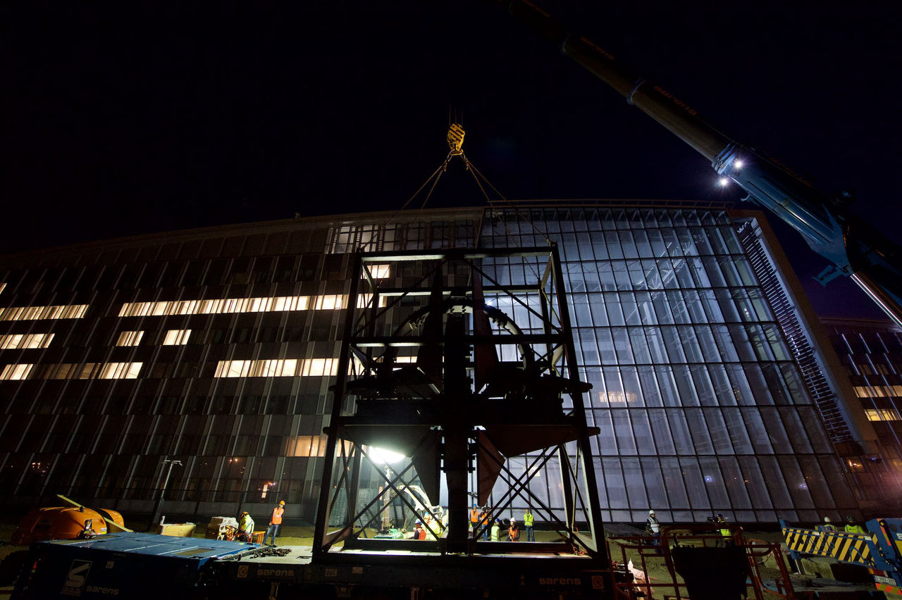 Move of the "NATO Star" to the new headquarters.