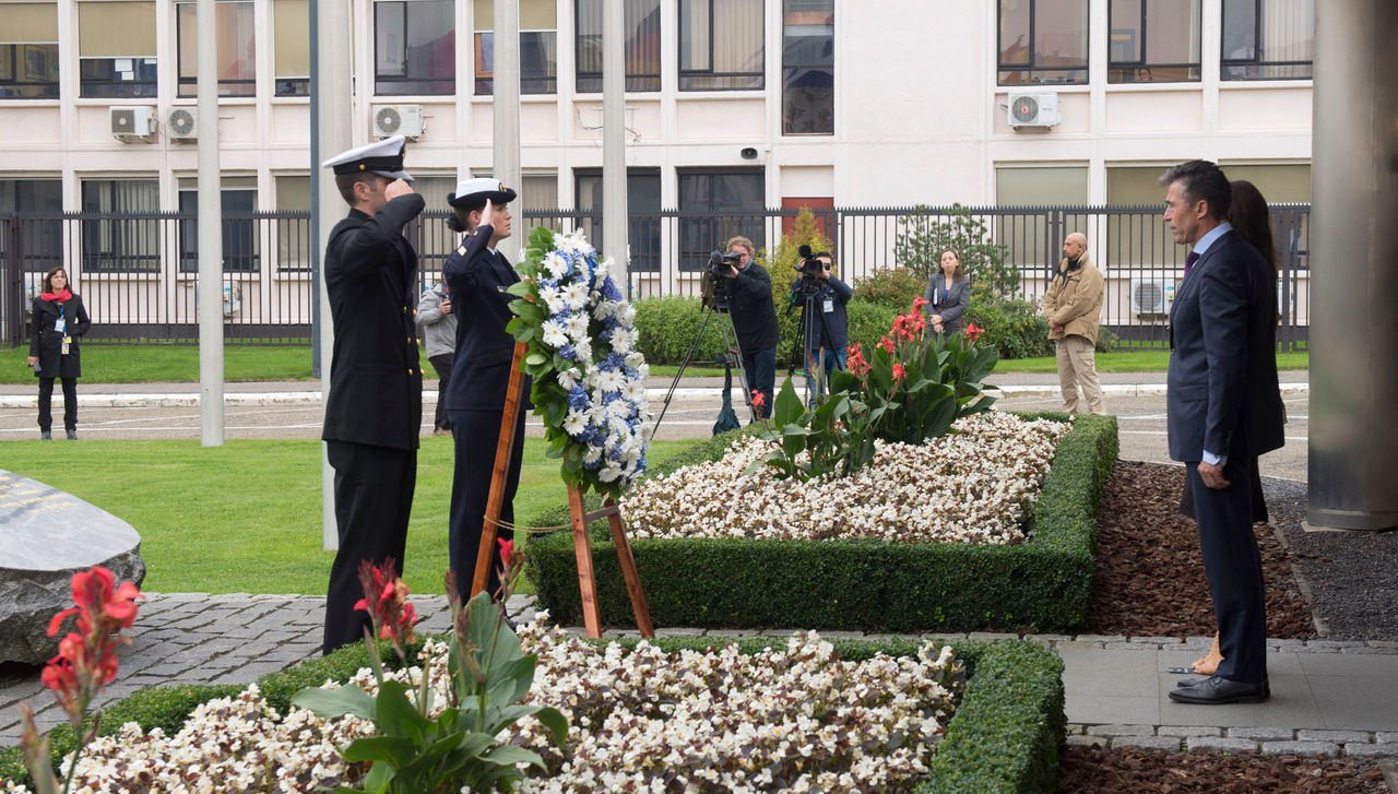 Wreath laying ceremony in the presence of NATO Secretary General Anders Fogh Rasmussen and Mrs Rasmussen, NATO Permanent Representatives and senior NATO Officials