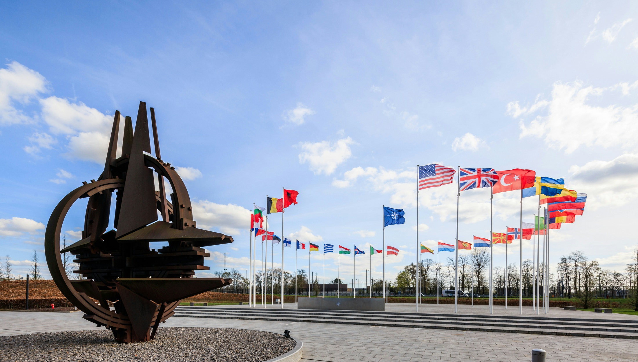 32-flags-monument
