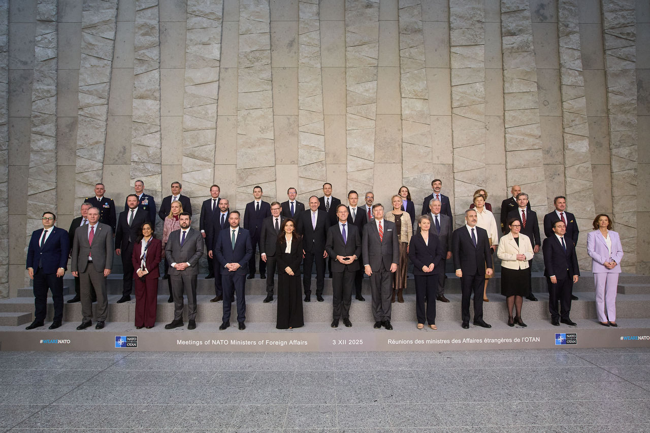 Family photo of the NATO Ministers of Foreign Affairs