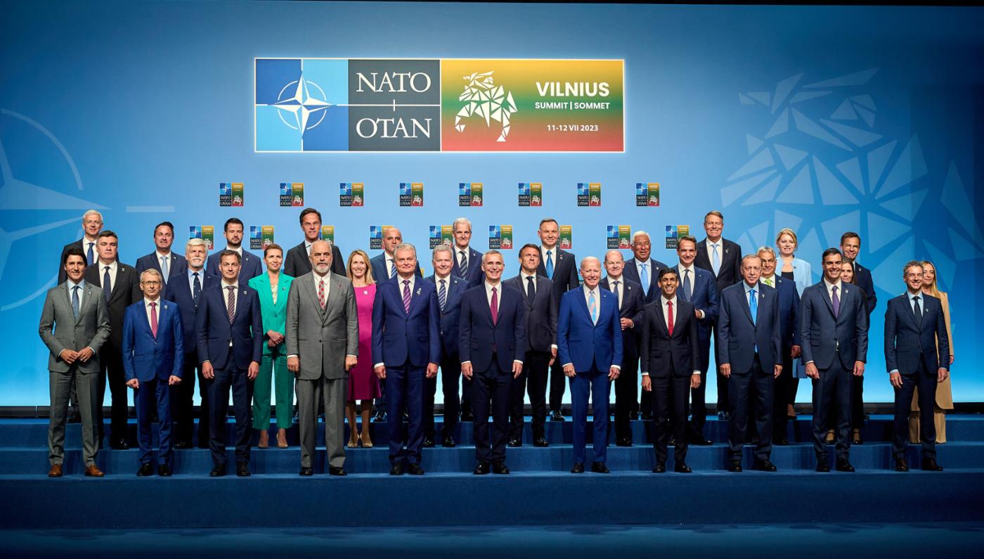 Official photo of the NATO Secretary General and Heads of State and Government at the 2023 NATO Vilnius Summit. © NATO
)