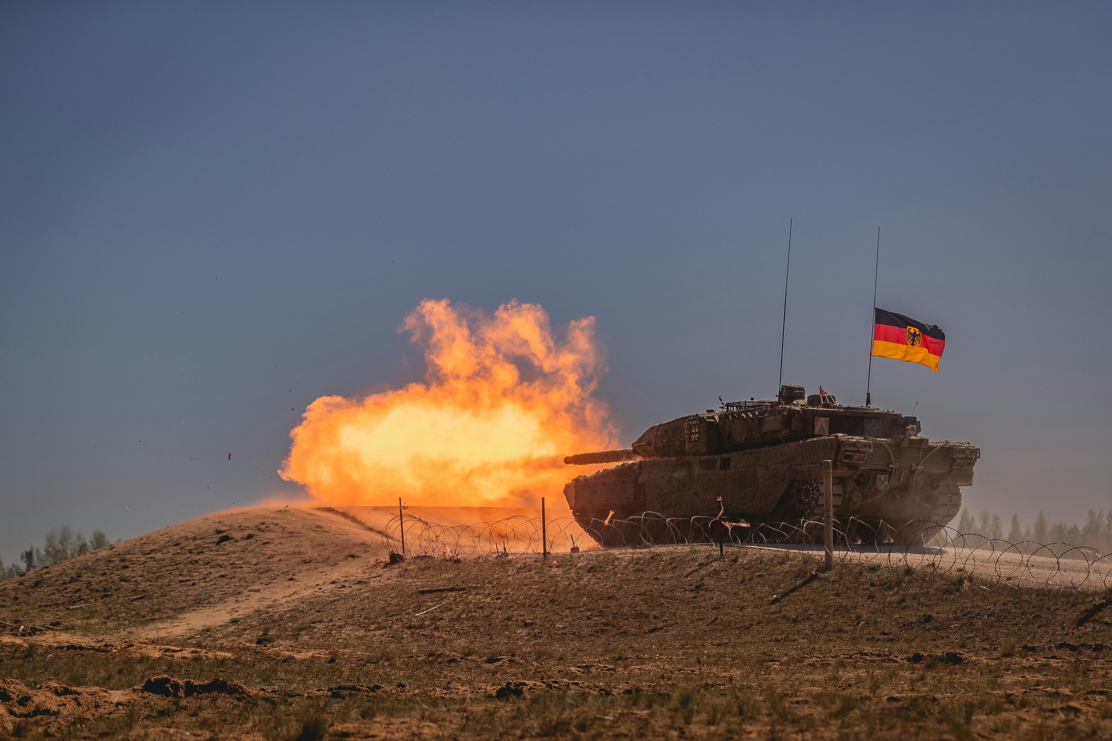 NATO - Photo gallery: Allies demonstrate NATO's firepower with tank ...